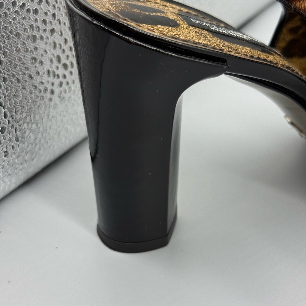 Dolce  Gabbana Leopard Print Slingback Heels with Black Accents - Picture 9 of 13